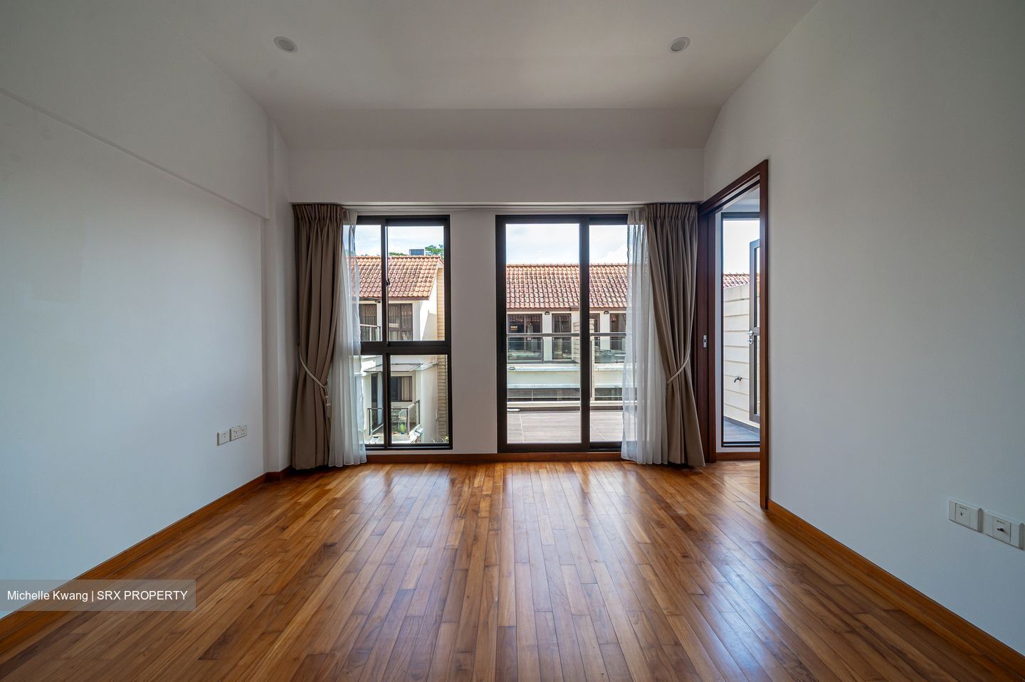 Holland Link (D10), Terrace #503034781